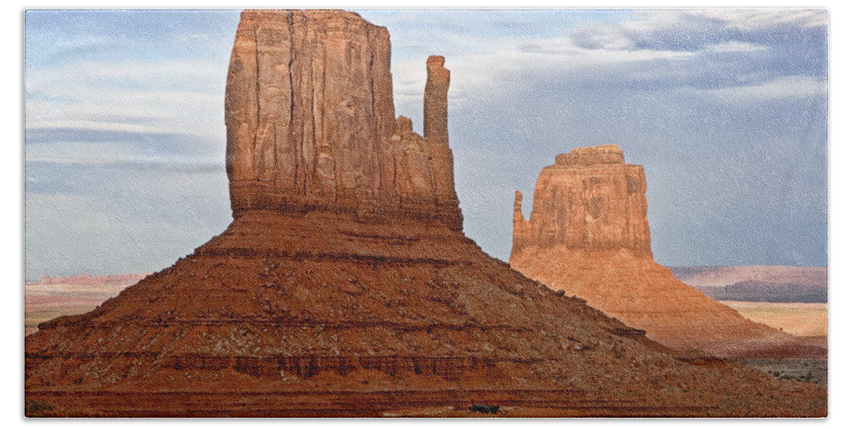 Arizona Bath Towel featuring the photograph The Mittens by Peter Tellone