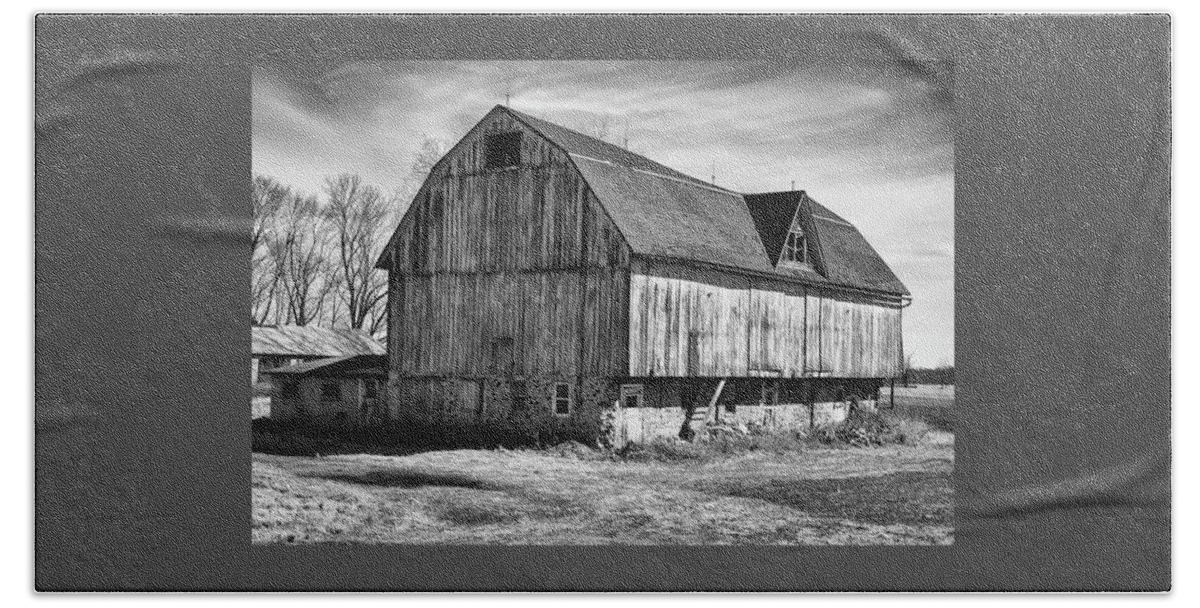 Monochrome Hand Towel featuring the photograph The Old Barn by John Roach