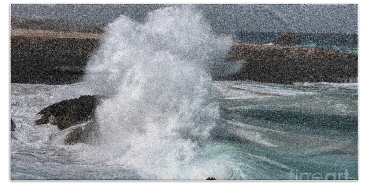 Aruba Hand Towel featuring the photograph The Power Of The Sea by Judy Wolinsky