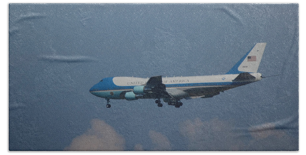 President's Plane Bath Towel featuring the photograph The President's Aircraft by Susan Stevens Crosby