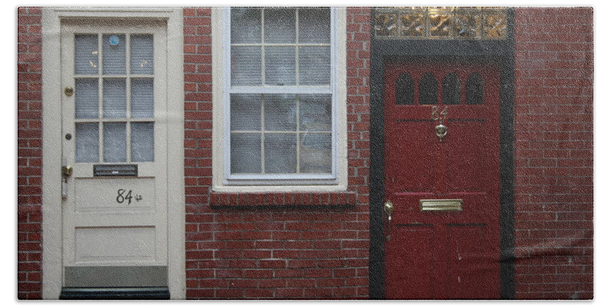 Cityscape Bath Towel featuring the photograph The Red Doors of Boston 1 by Julie Lueders 