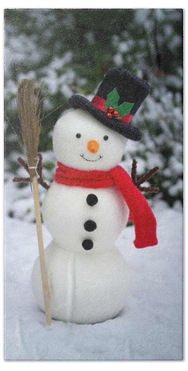 Broom Bath Towel featuring the photograph The snowman on snowy ground by William Lee