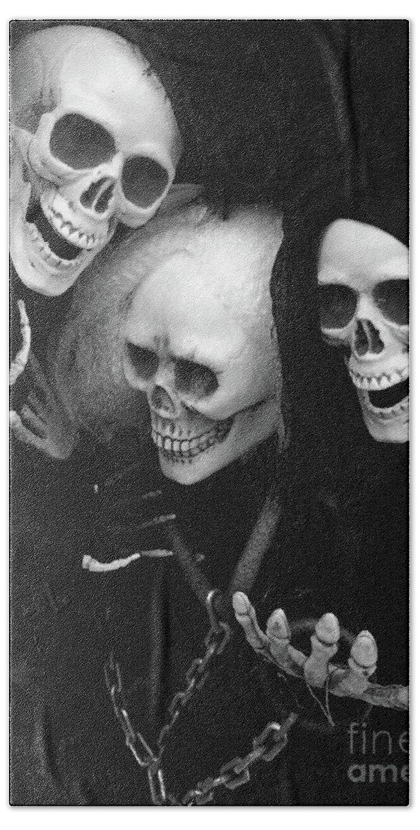 https://render.fineartamerica.com/images/rendered/default/flat/bath-towel/images/artworkimages/medium/1/three-skeletons-halloween-skeleton-black-and-white-spooky-gothic-skull-skeleton-art-kathy-fornal.jpg?&targetx=-119&targety=0&imagewidth=714&imageheight=952&modelwidth=476&modelheight=952&backgroundcolor=B0B0B0&orientation=0&producttype=bathtowel-32-64