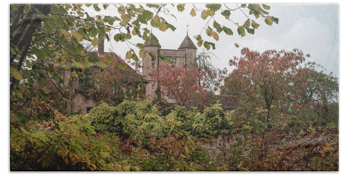 Russet Bath Towel featuring the photograph Through Leaves, Sissinghurst Castle Gardens by Perry Rodriguez