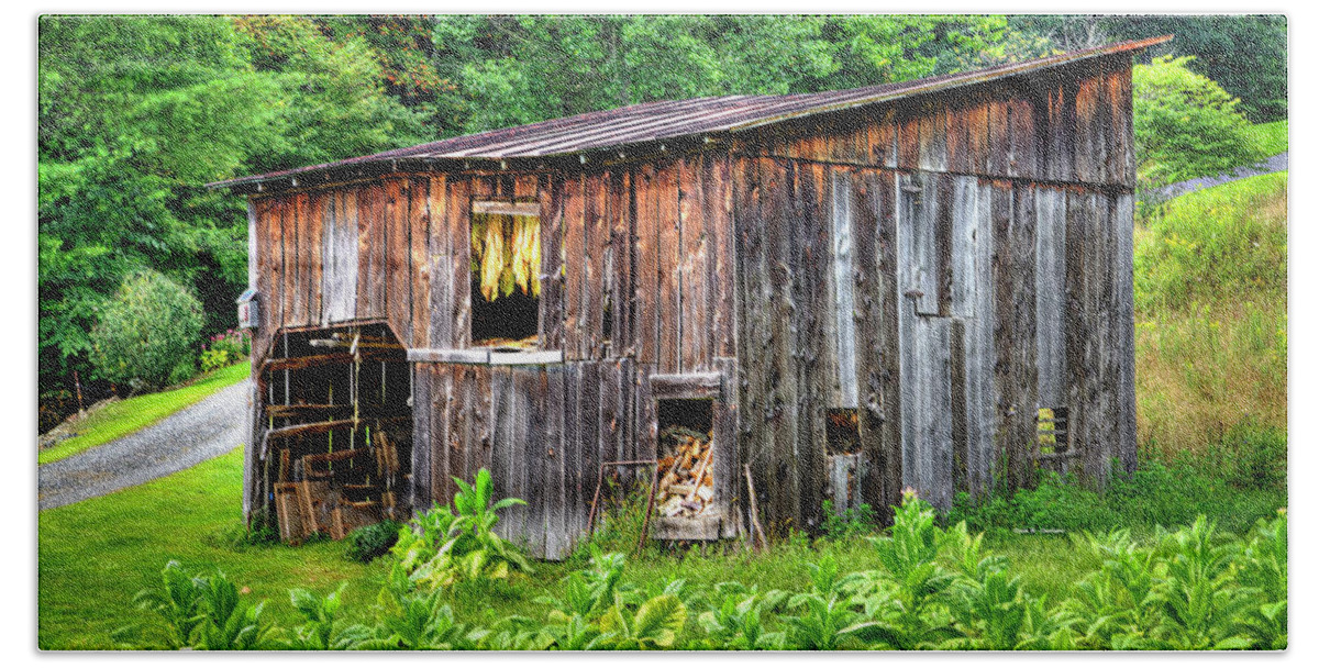 Tobacco Bath Towel featuring the photograph Tobacco Barn by Dale R Carlson