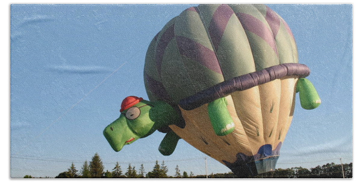 Hot Air Balloons Bath Towel featuring the photograph Too much wind for the turtle to fly by Ed Smith