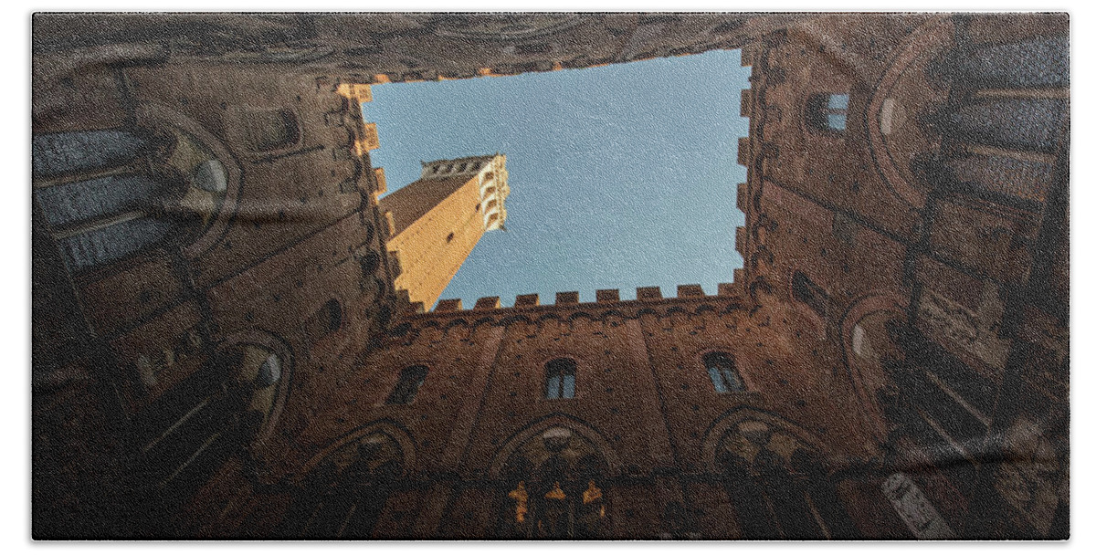Canon Bath Towel featuring the photograph Torre del Mangia Siena Italy by John McGraw