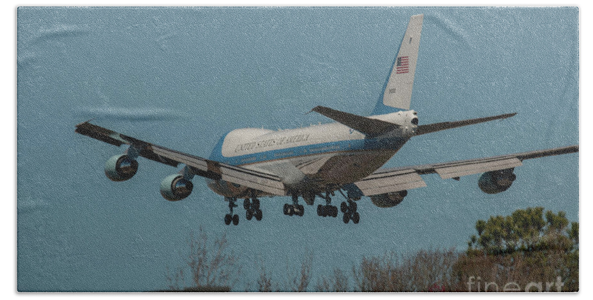 Air Force One Bath Towel featuring the photograph Touchdown Charleston by Dale Powell