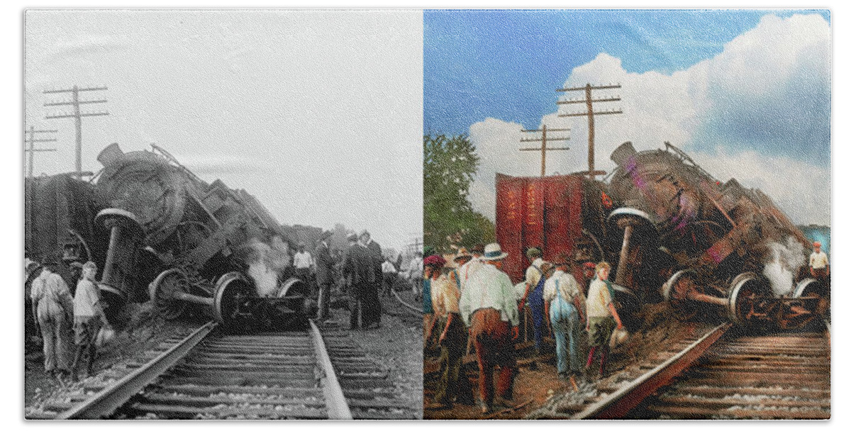Train Hand Towel featuring the photograph Train - Accident - Butting heads 1922 - Side by Side by Mike Savad