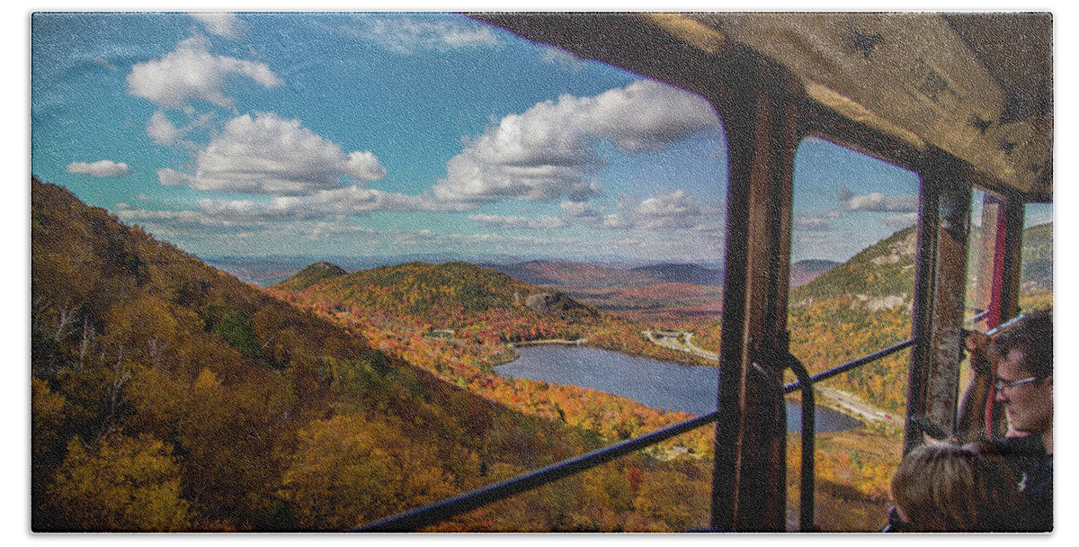 Echo Lake Hand Towel featuring the photograph Tram With A View by Kevin Craft