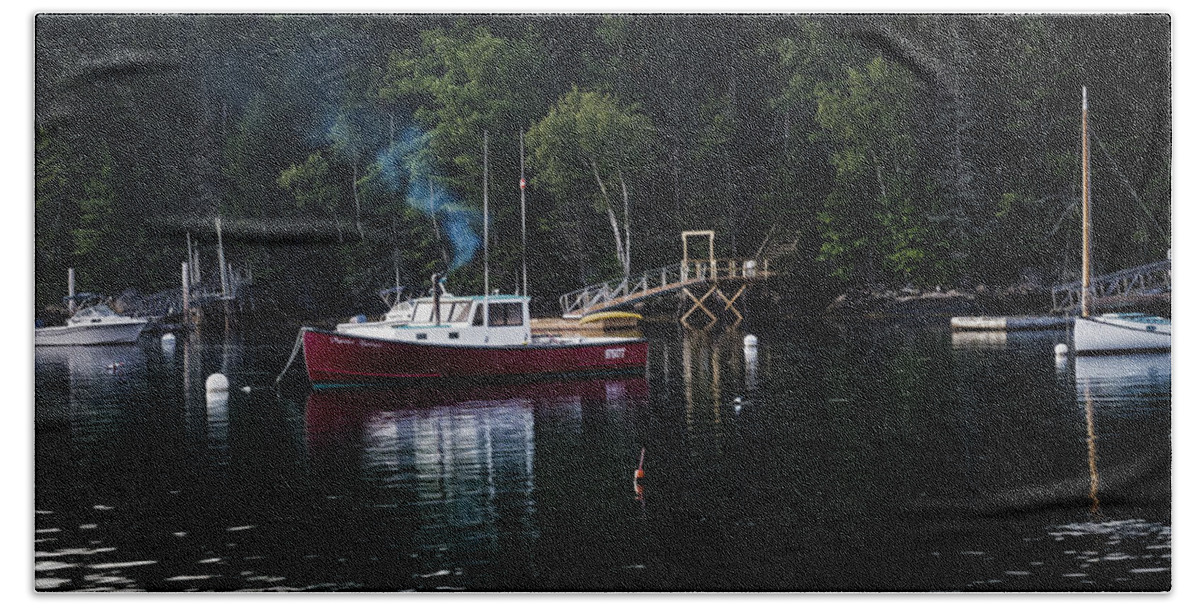 Harbor Bath Towel featuring the photograph Tranquil Morning by David Kay