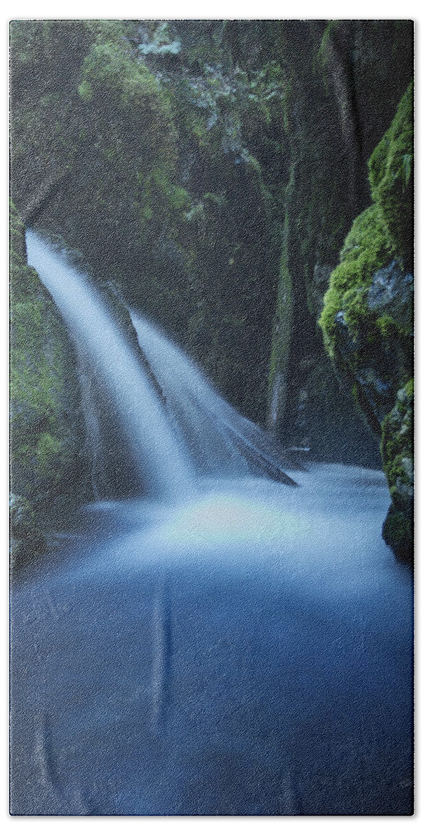 Alaska Hand Towel featuring the photograph Transcendental by Ed Boudreau