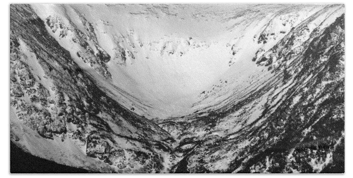 Mount Washington Bath Towel featuring the photograph Tuckerman Ravine by Brett Pelletier