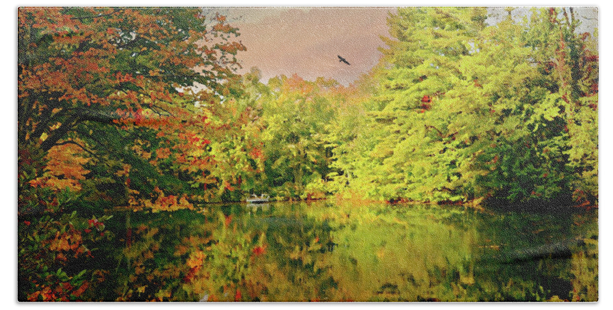 Autumn Landscape Bath Towel featuring the photograph Turn of River by Diana Angstadt