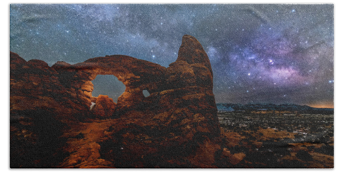 Turret Arch Bath Towel featuring the photograph Turret Arch Under the Milky Way by Michael Ash