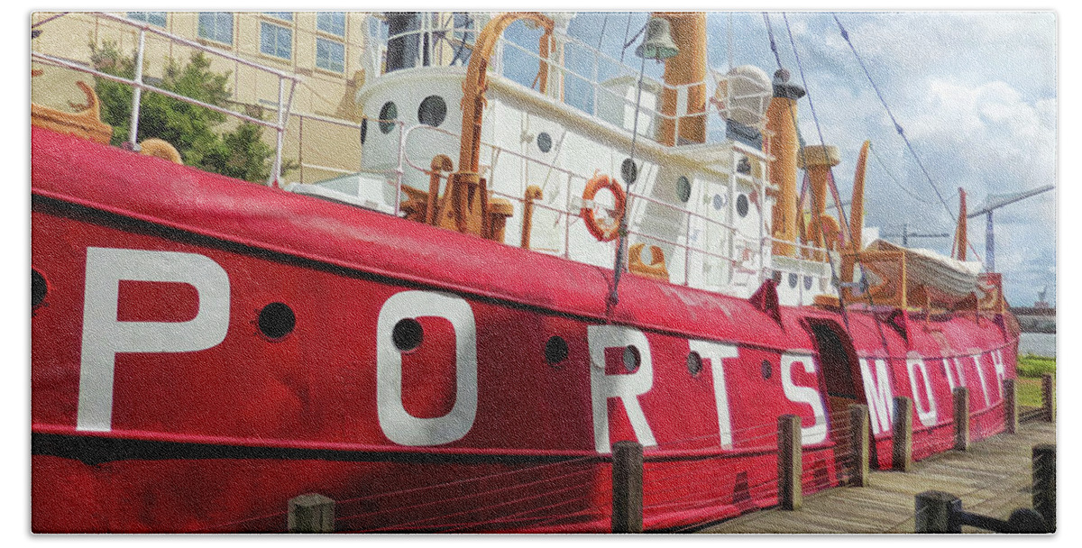 Portsmouth Bath Towel featuring the painting United States Lightship Portsmouth 6 by Jeelan Clark