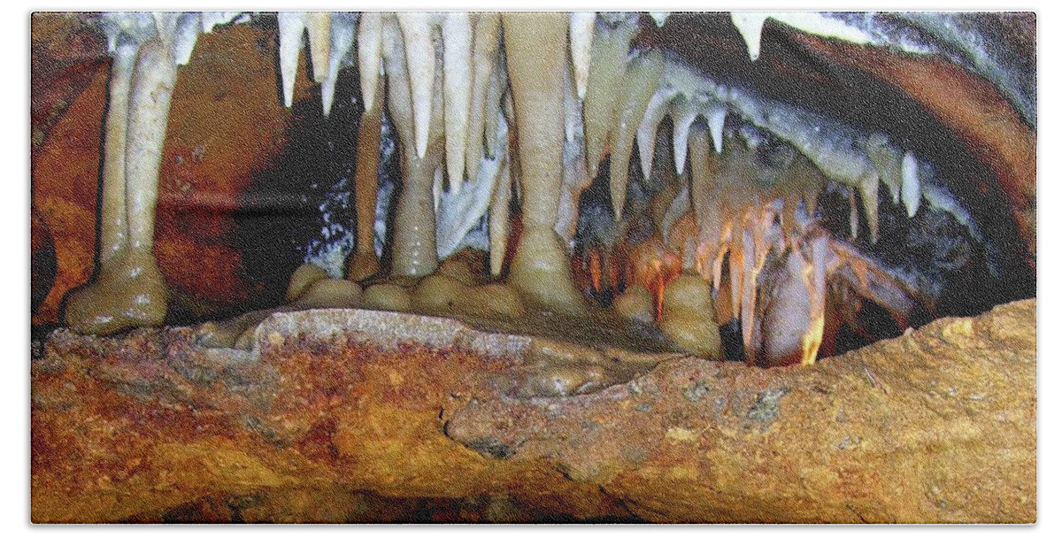 Ohio Caverns Bath Towel featuring the photograph Dragon's Smile by Melinda Dare Benfield