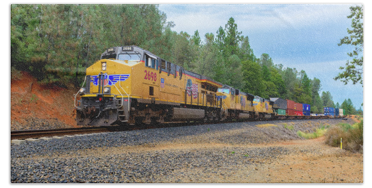 Freight Trains Bath Towel featuring the photograph UP2698 westbound at West Weimar Cross Road by Jim Thompson