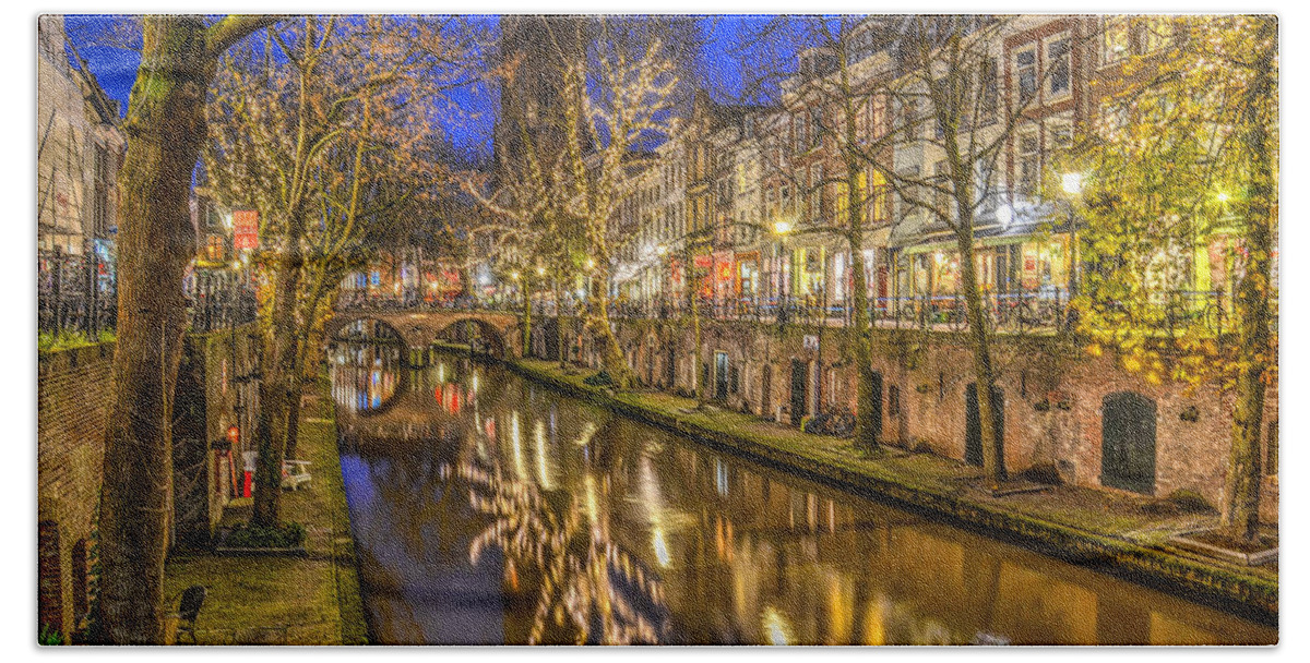 Utrecht Hand Towel featuring the photograph Utrecht Old Canal by Night by Frans Blok