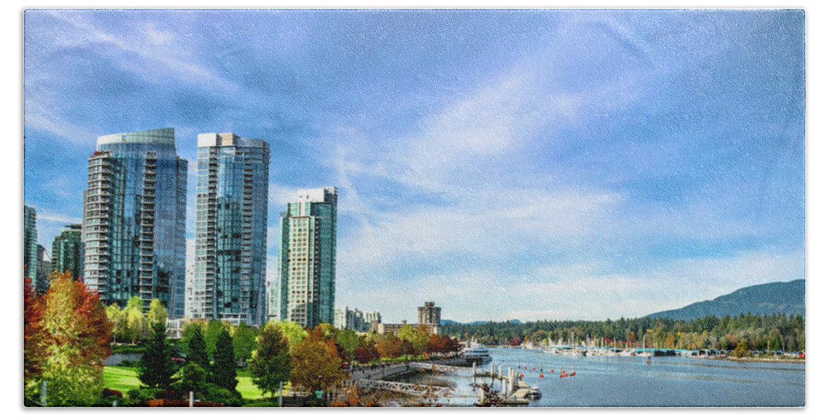 Vancouver Bath Towel featuring the photograph Vancouver British Columbia - Fall at Coal Harbour by David Lee
