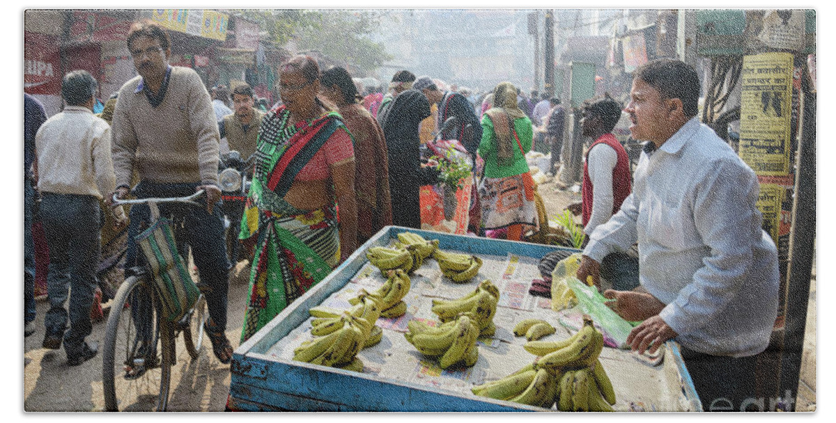 India Bath Towel featuring the photograph Varanasi Street Vendor 01 by Werner Padarin