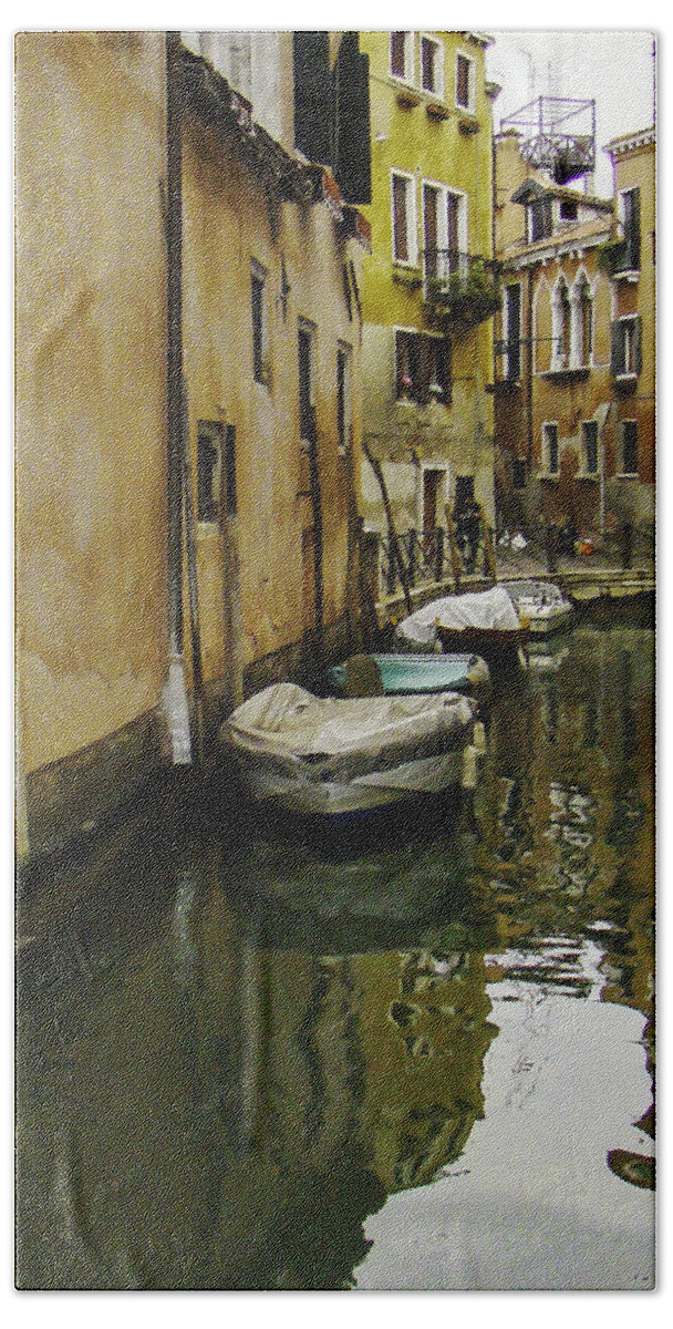 Venice Backroad Hand Towel featuring the photograph Venice Backroad by Phyllis Taylor