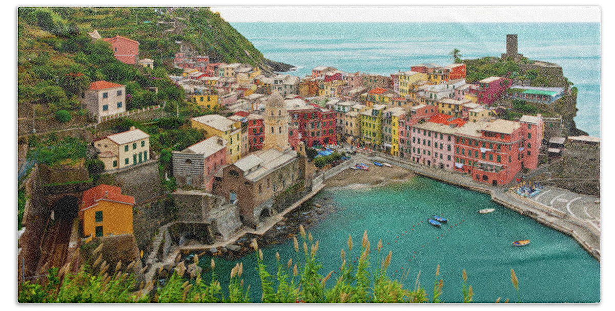 Vernazza Hand Towel featuring the photograph Vernazza - Cinque Terre, Italy by Denise Strahm