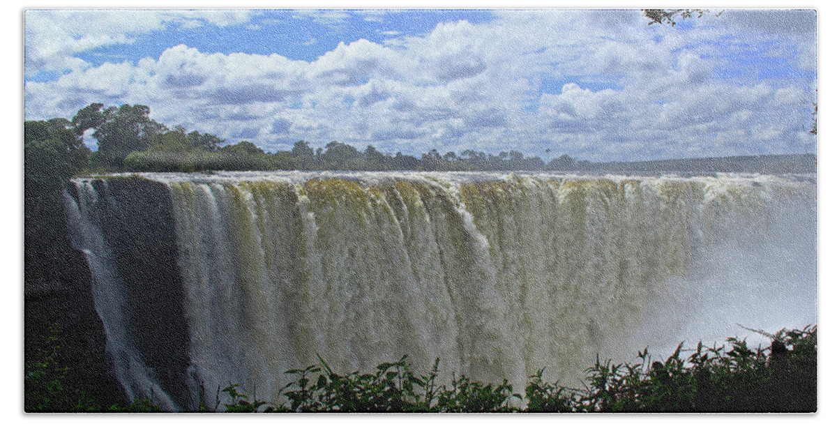 Victoria Falls Bath Towel featuring the photograph Victoria Falls Zimbabwe by Richard Krebs
