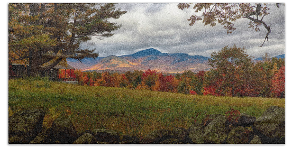 Chocorua Fall Colors Bath Towel featuring the photograph View of the White Mountains by Jeff Folger