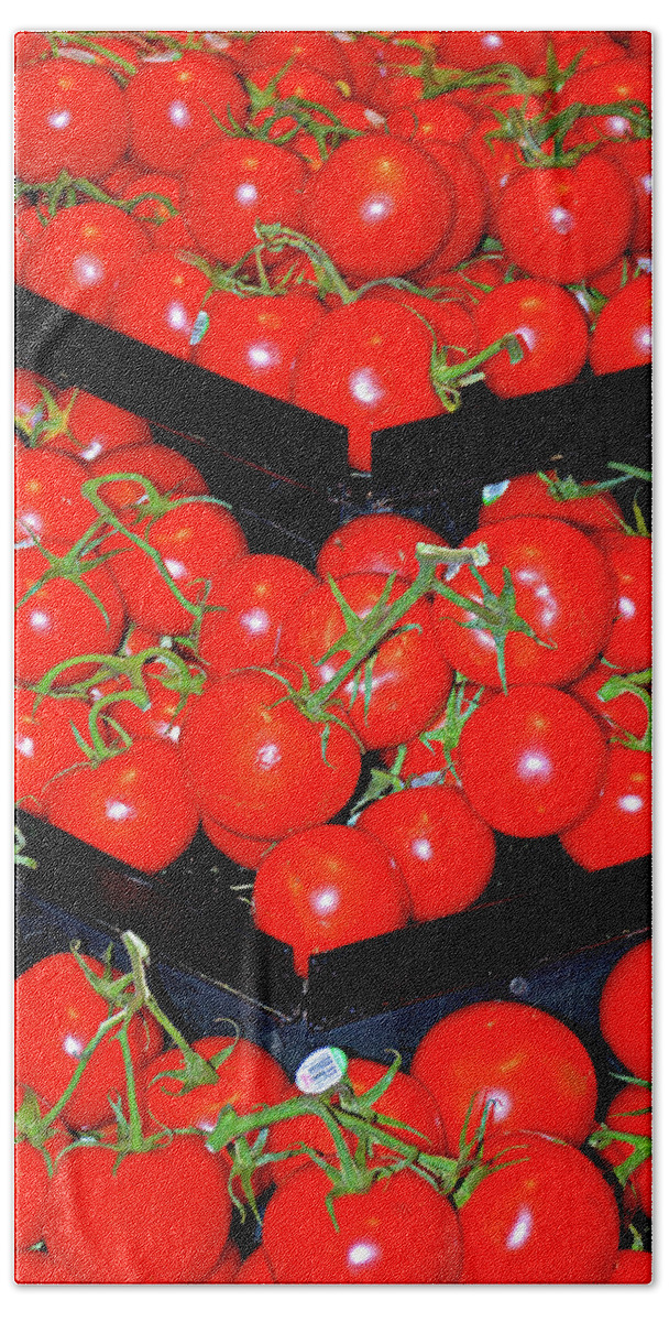 Vine Ripened Bath Towel featuring the photograph Vine Ripened Tomatoes by Robert Meyers-Lussier