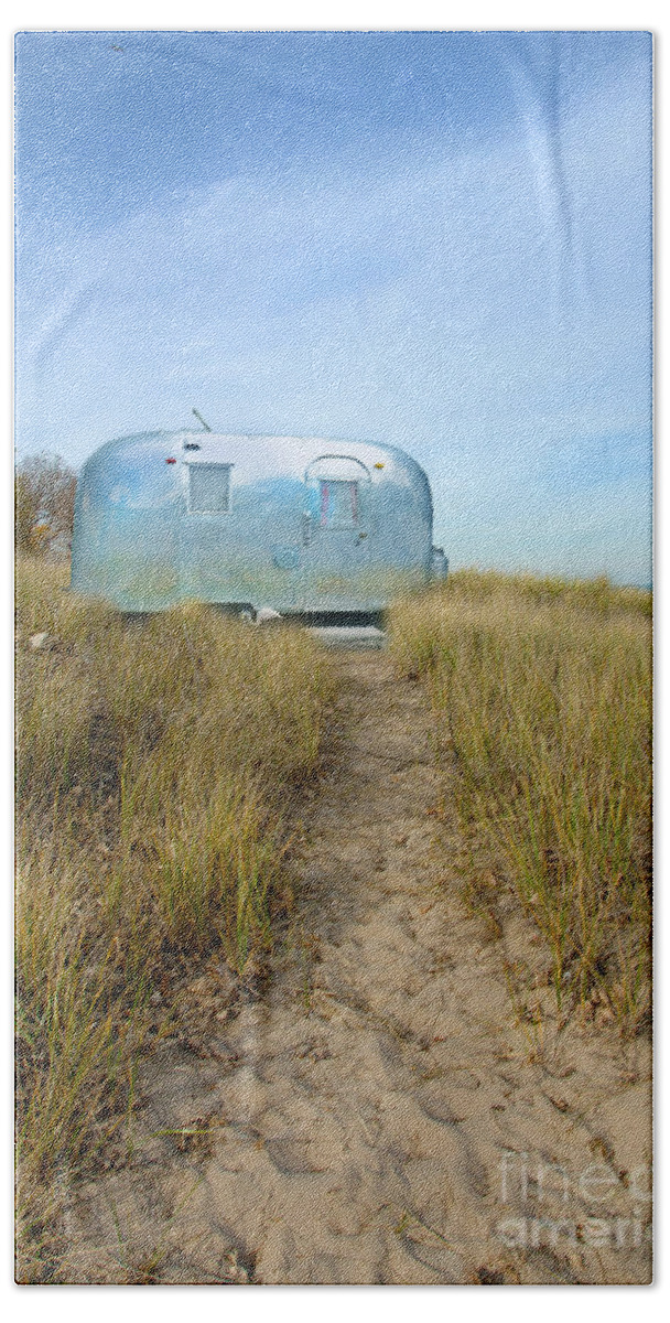Trailer Bath Towel featuring the photograph Vintage Camping Trailer Near the Sea by Jill Battaglia