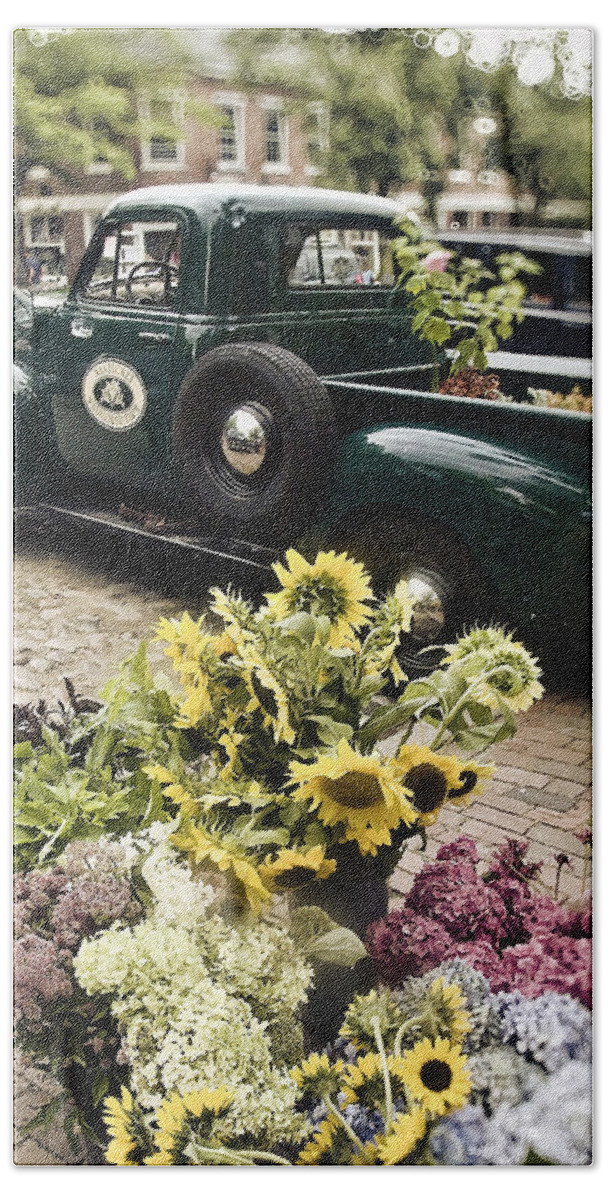 Nantucket Bath Towel featuring the photograph Vintage Flower Truck-Nantucket by Tammy Wetzel