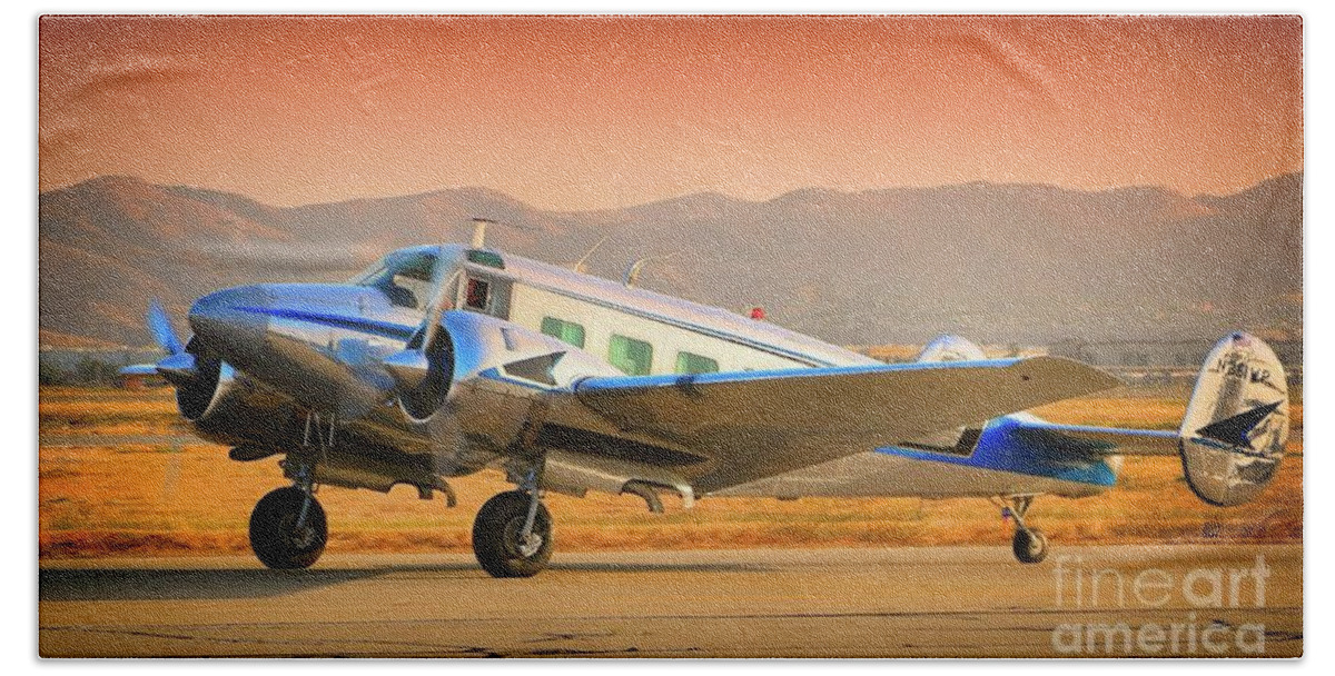 Airplane Bath Towel featuring the photograph Vintage Twin by Gus McCrea