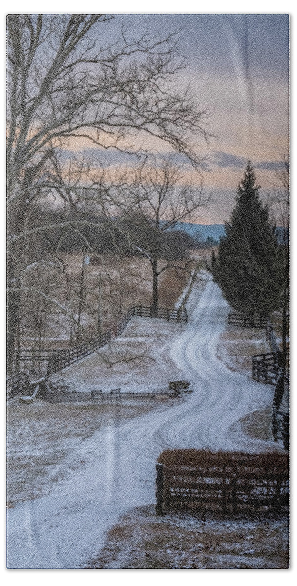 Berryville Virginia Bath Towel featuring the photograph Virginia Country Lane II by Tom Singleton