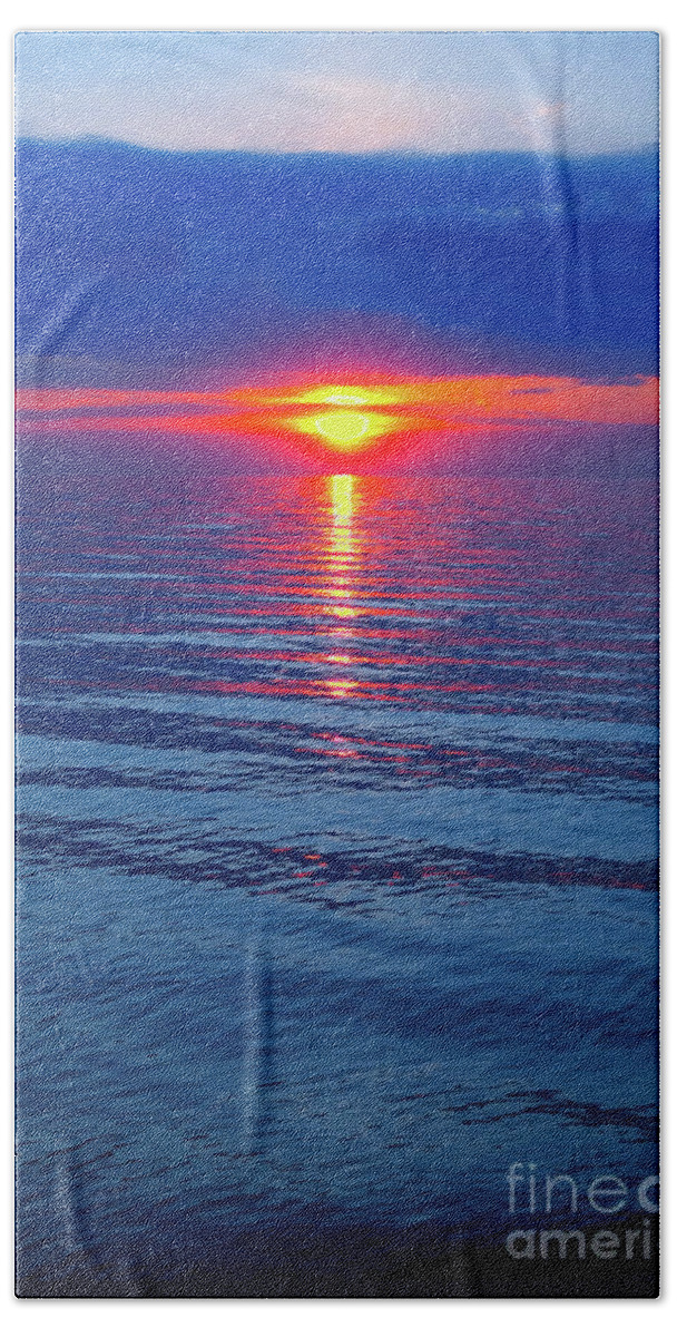 Sunset Bath Towel featuring the photograph Vivid Sunset by Ginny Gaura
