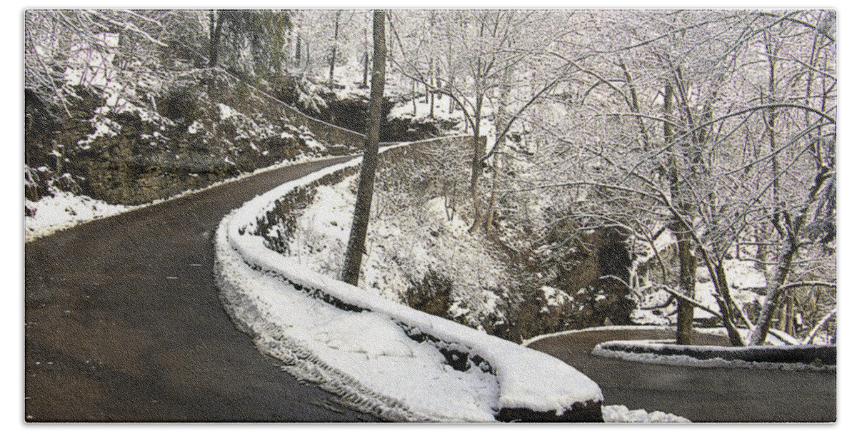W Road Bath Towel featuring the photograph W Road in Winter by Tom and Pat Cory