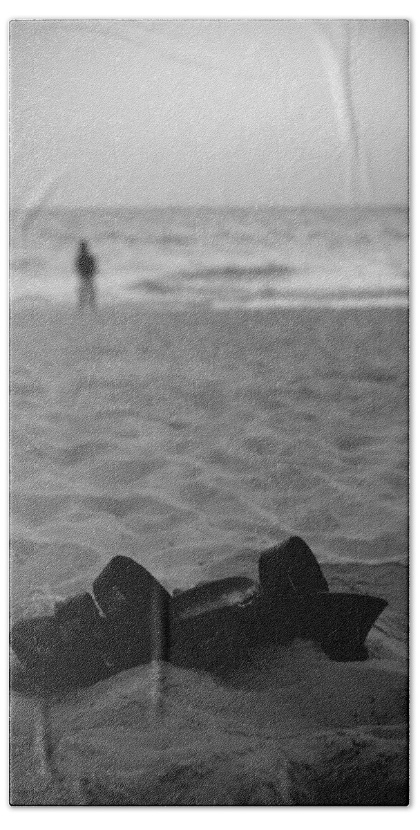 Beach Bath Towel featuring the photograph Walk on the Beach by Sebastian Musial