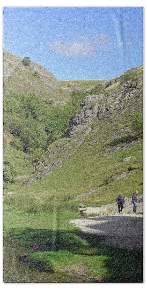 Dovedale Bath Towel featuring the photograph Walkers At Dovedale by Rod Johnson