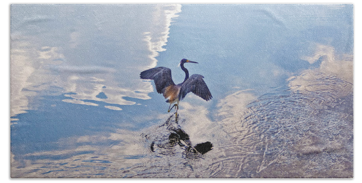 Heron Bath Towel featuring the photograph Walking On Water by Carolyn Marshall