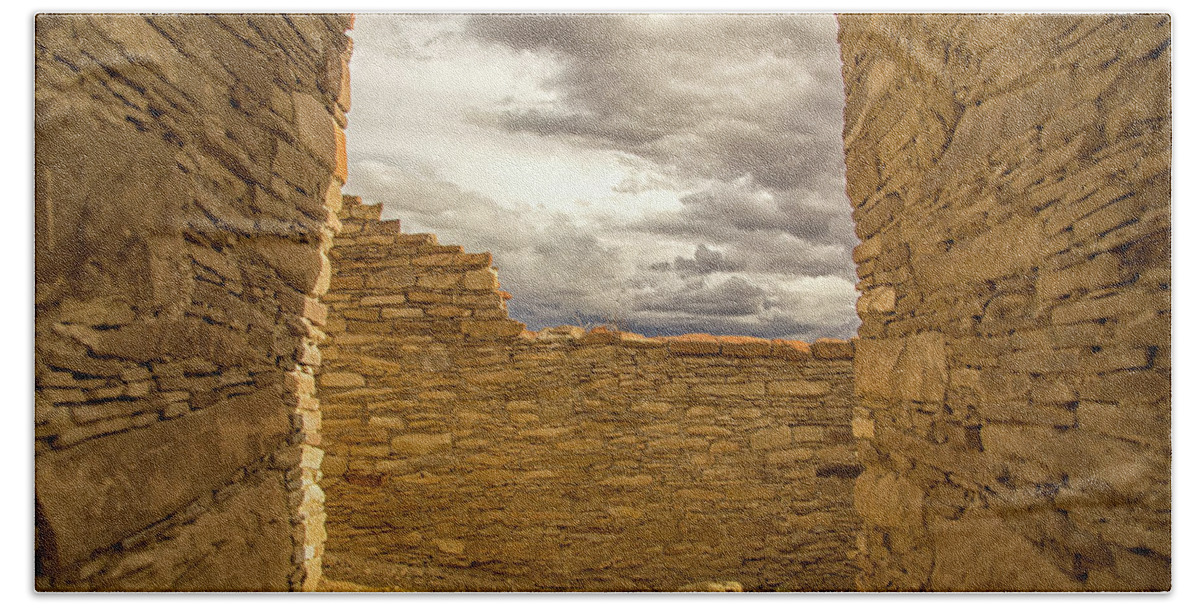 Chaco Canyon Bath Towel featuring the photograph Walls of time by Kunal Mehra