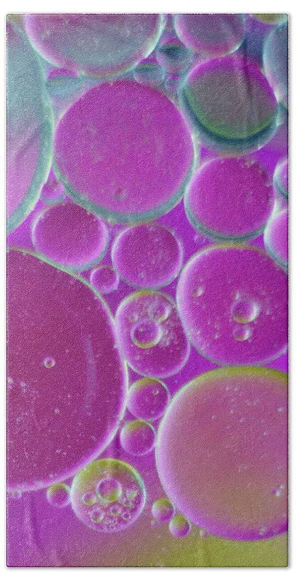 Water Bath Towel featuring the photograph Water and oil bubbles by Andy Myatt