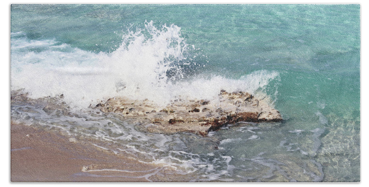 Wave Bath Towel featuring the photograph Gentle Wave in Bimini by Samantha Delory