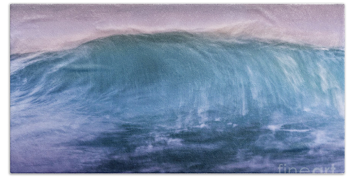 North Shore Bath Towel featuring the photograph Wave by Patti Schulze