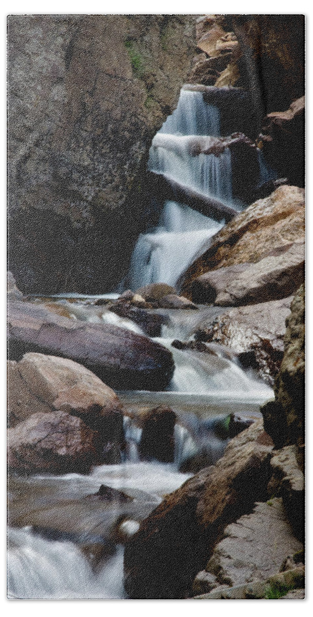 Creek Bath Towel featuring the photograph West Willow Creek 2 by Lana Trussell