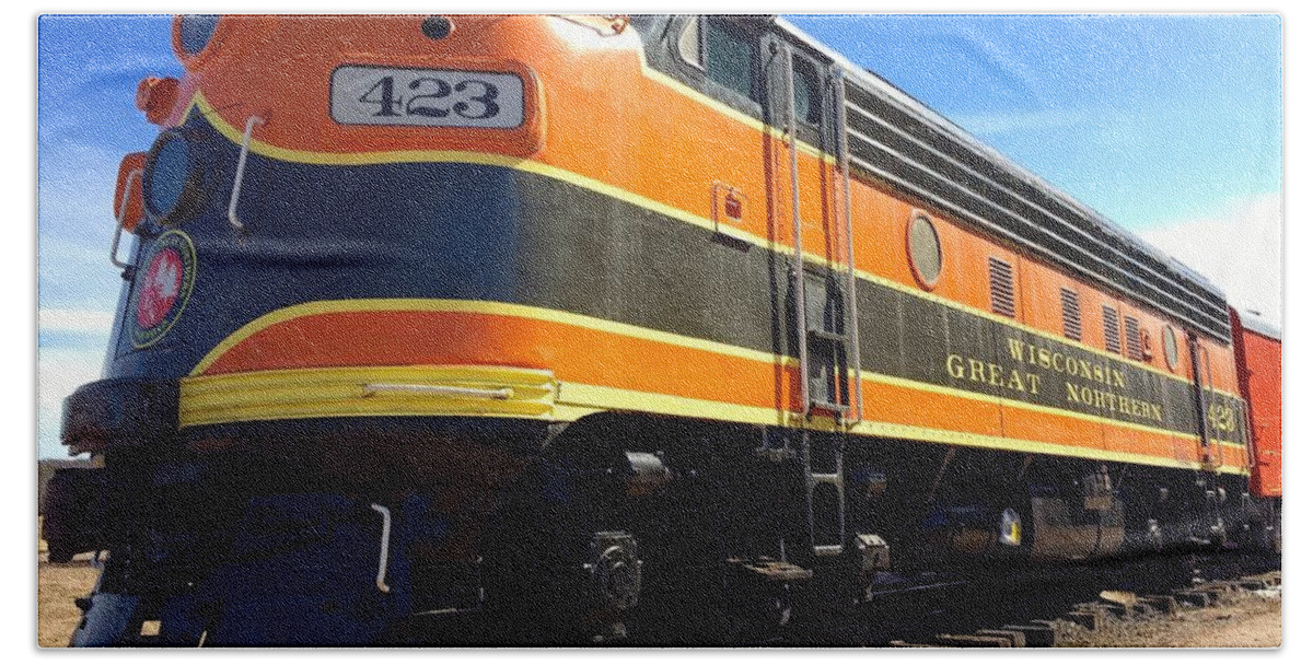 Wisconsin Great Northern Railroad Hand Towel featuring the photograph Wgn 423 #3 by Cara Frafjord