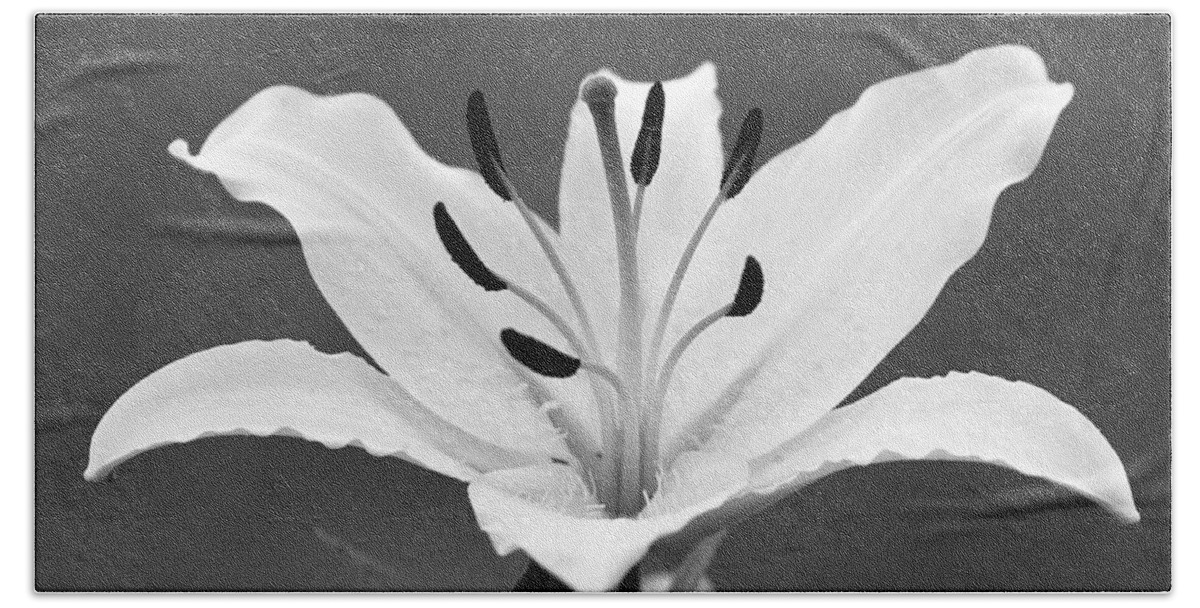Lily Bath Towel featuring the photograph White Lily by Kimberly Blom-Roemer