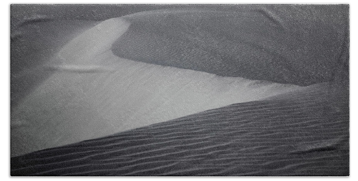White Sands National Monument Hand Towel featuring the photograph White Sands Curves 2 by Joe Kopp