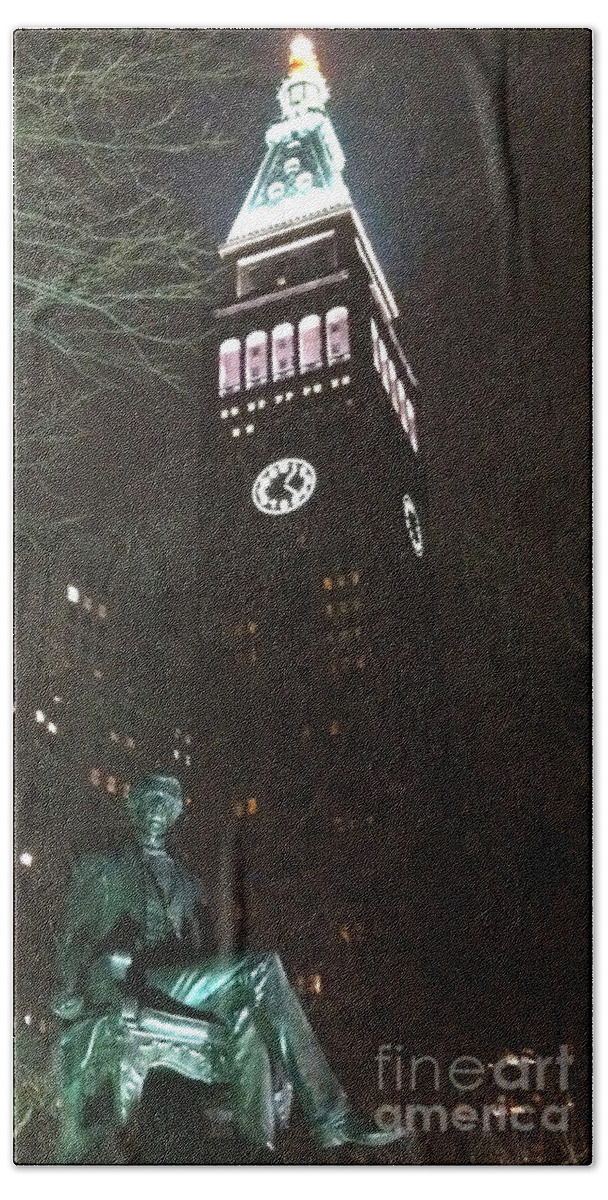 William Seward Bath Towel featuring the photograph William Seward and Met Life Tower by Ken Lerner