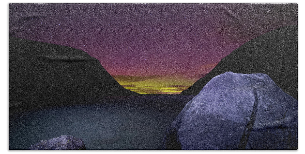 Aurora Bath Towel featuring the photograph Willoughby Aurora and Boulders by Tim Kirchoff