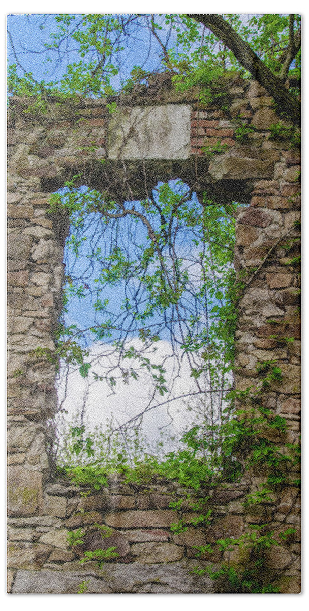 Window Hand Towel featuring the photograph Window Ruin at Bridgetown Millhouse Bucks County Pa by Bill Cannon